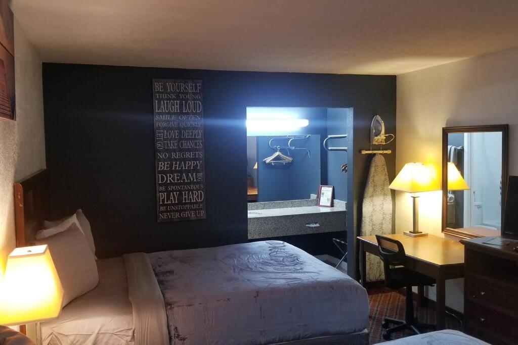 Osu 2 Queen Beds Hotel Room 117 Wi-Fi 스틸워트 외부 사진
