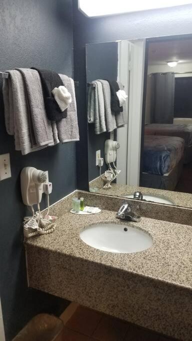 Osu 2 Queen Beds Hotel Room 117 Wi-Fi 스틸워트 외부 사진